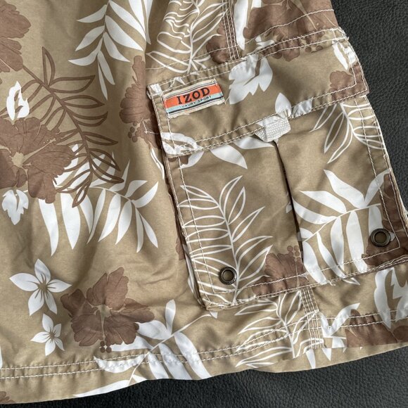 IZOD Men’s XL Hawaiian Print Tan and White 40” X 8.5” Cargo Pocket Swim Trunks - Picture 5 of 10